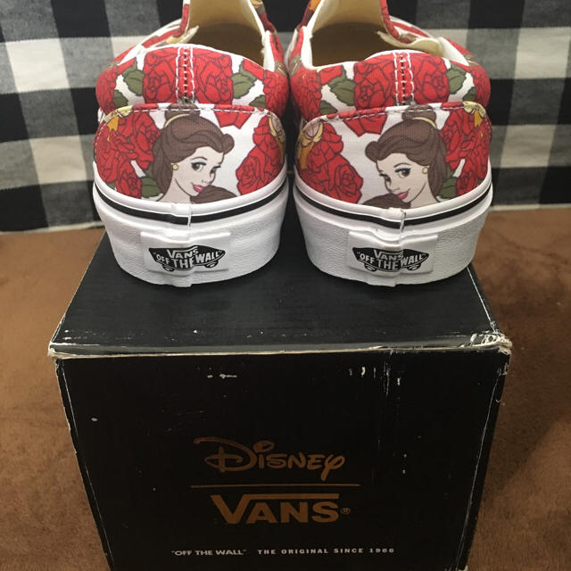 VANS(ヴァンズ)の【新品】VANS×Disneyコラボ 美女と野獣（23.5㎝） レディースの靴/シューズ(スリッポン/モカシン)の商品写真