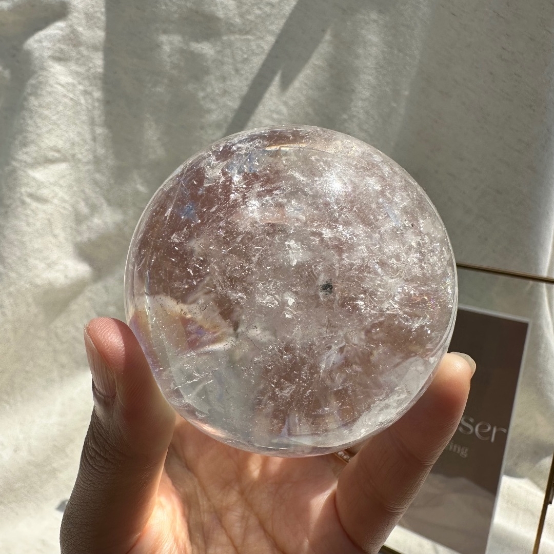 水晶】 スフィア 水晶玉 丸玉 直径 6.4cm 台座付き 水晶】 スフィア 水晶玉 丸玉 直径 6.4cm 台座付き