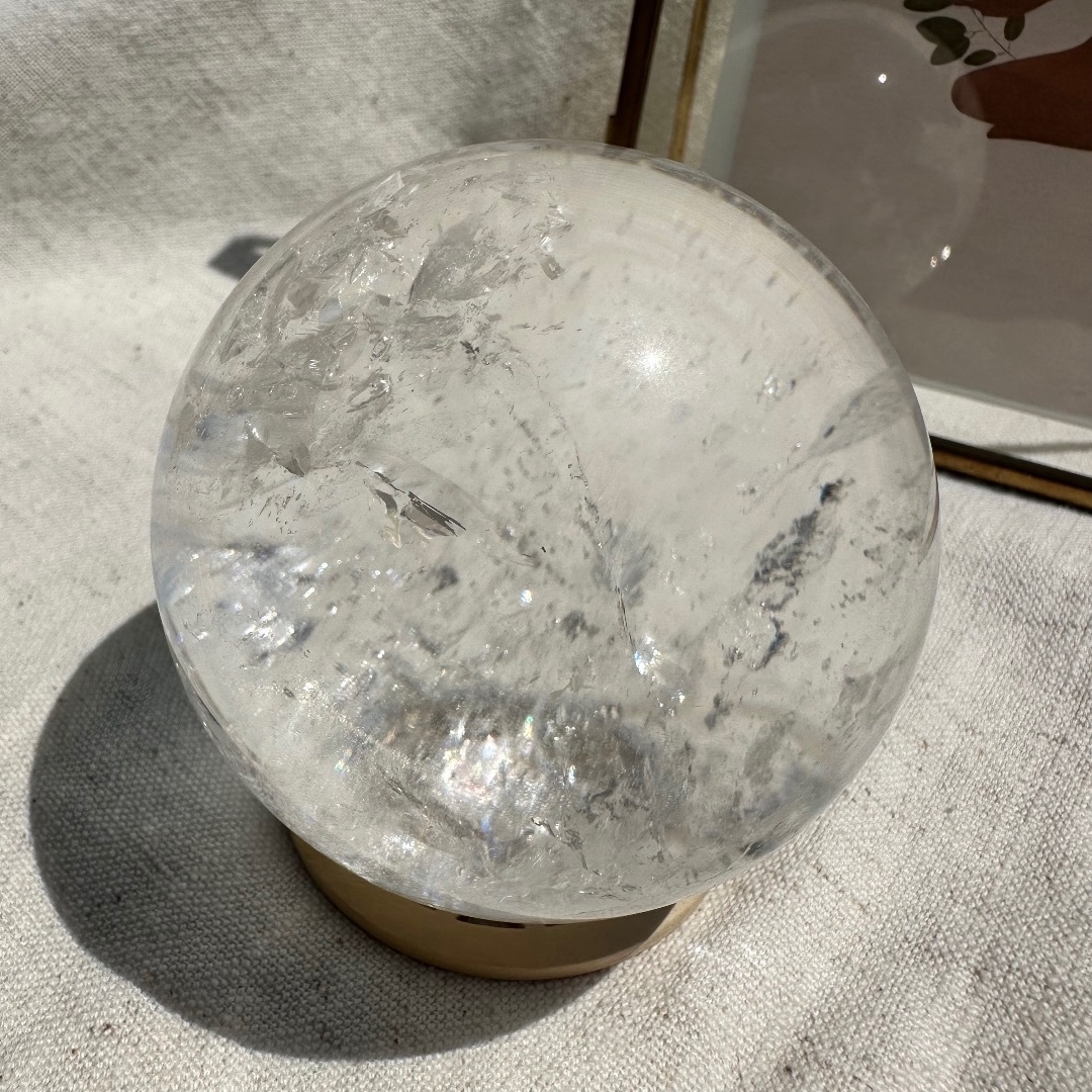 水晶】 スフィア 水晶玉 丸玉 直径 6.4cm 台座付き 水晶】 スフィア 水晶玉 丸玉 直径 6.4cm 台座付き