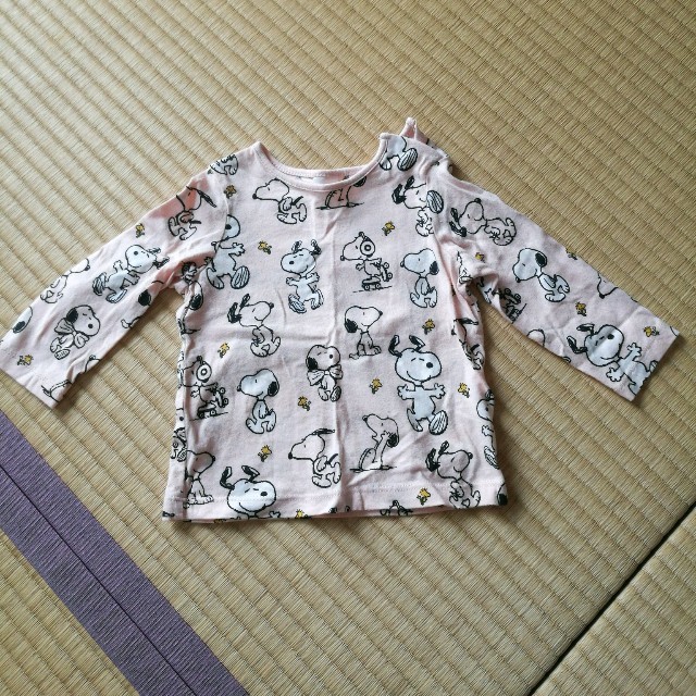 H&M(エイチアンドエム)のH＆MのベビーロンＴ☆スヌーピー キッズ/ベビー/マタニティのベビー服(~85cm)(Ｔシャツ)の商品写真