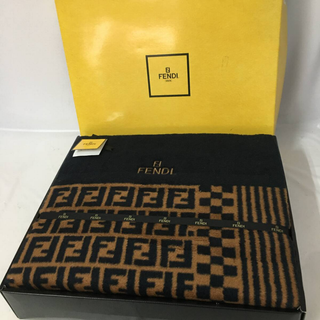 FENDI(毛布)のフリマアイテム一覧 FENDI(毛布)のフリマアイテム一覧
