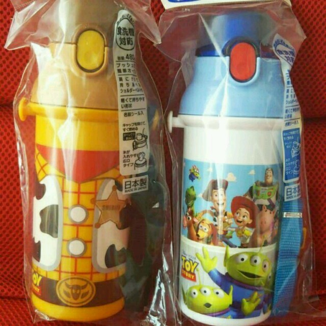 Disney(ディズニー)の水筒 セット トイストーリー ピクサー ディズニー 直飲み ワンタッチボトル インテリア/住まい/日用品のキッチン/食器(弁当用品)の商品写真