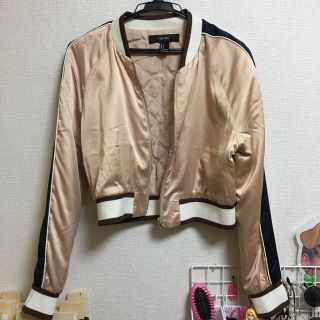 フォーエバートゥエンティーワン(FOREVER 21)のForever21 ショート丈ピンクベージュスカジャン(スカジャン)