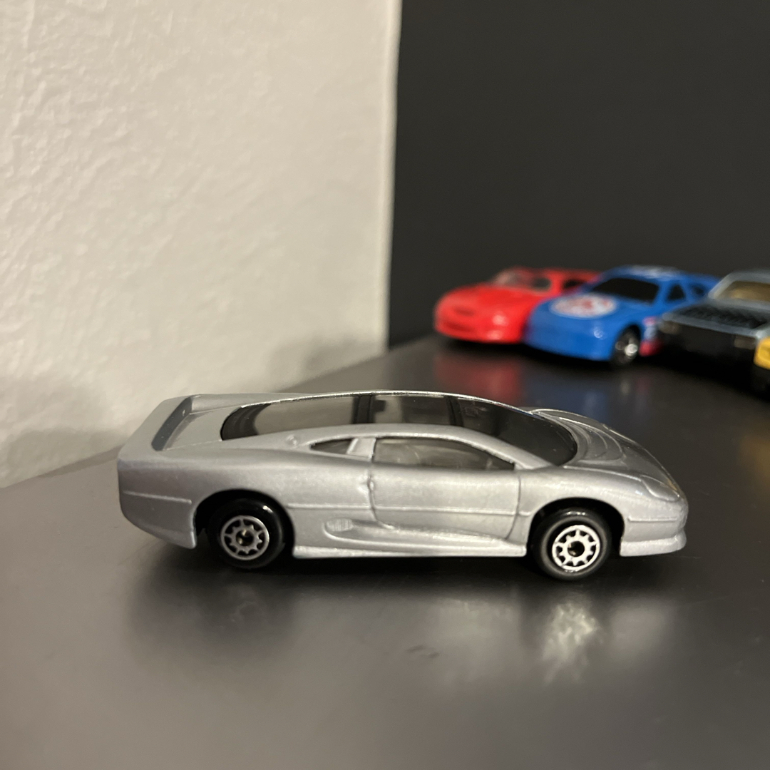 ジャガー XJ220 ミニカー の通販 by 87's shop|ラクマ ジャガー XJ220 ミニカー の通販 by 87's shop|ラクマ