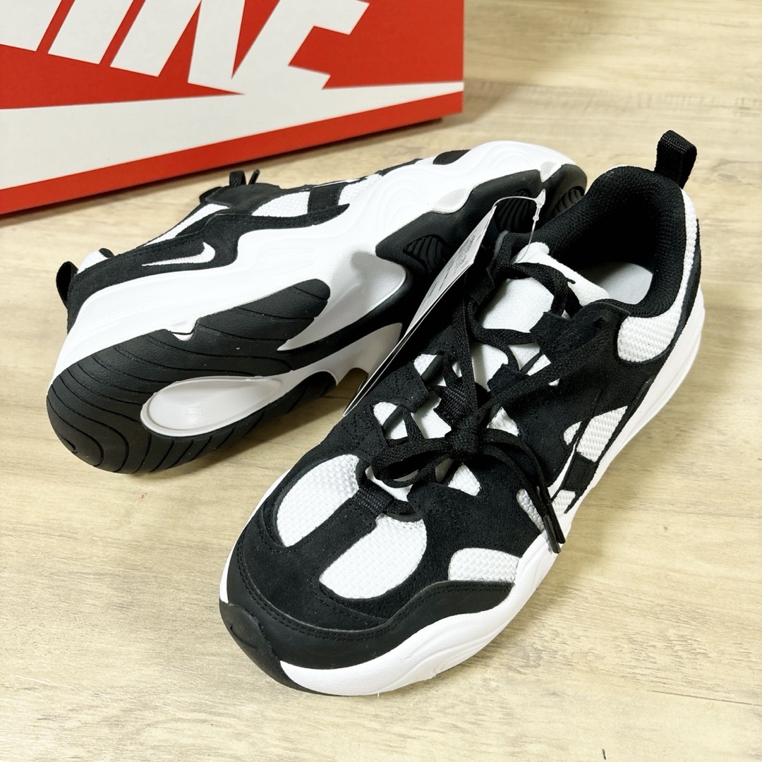 NIKE - 新品☆定価14300円☆NIKE☆テック ヘラ☆運動靴 NIKE - 新品☆定価14300円☆NIKE☆テック ヘラ☆運動靴