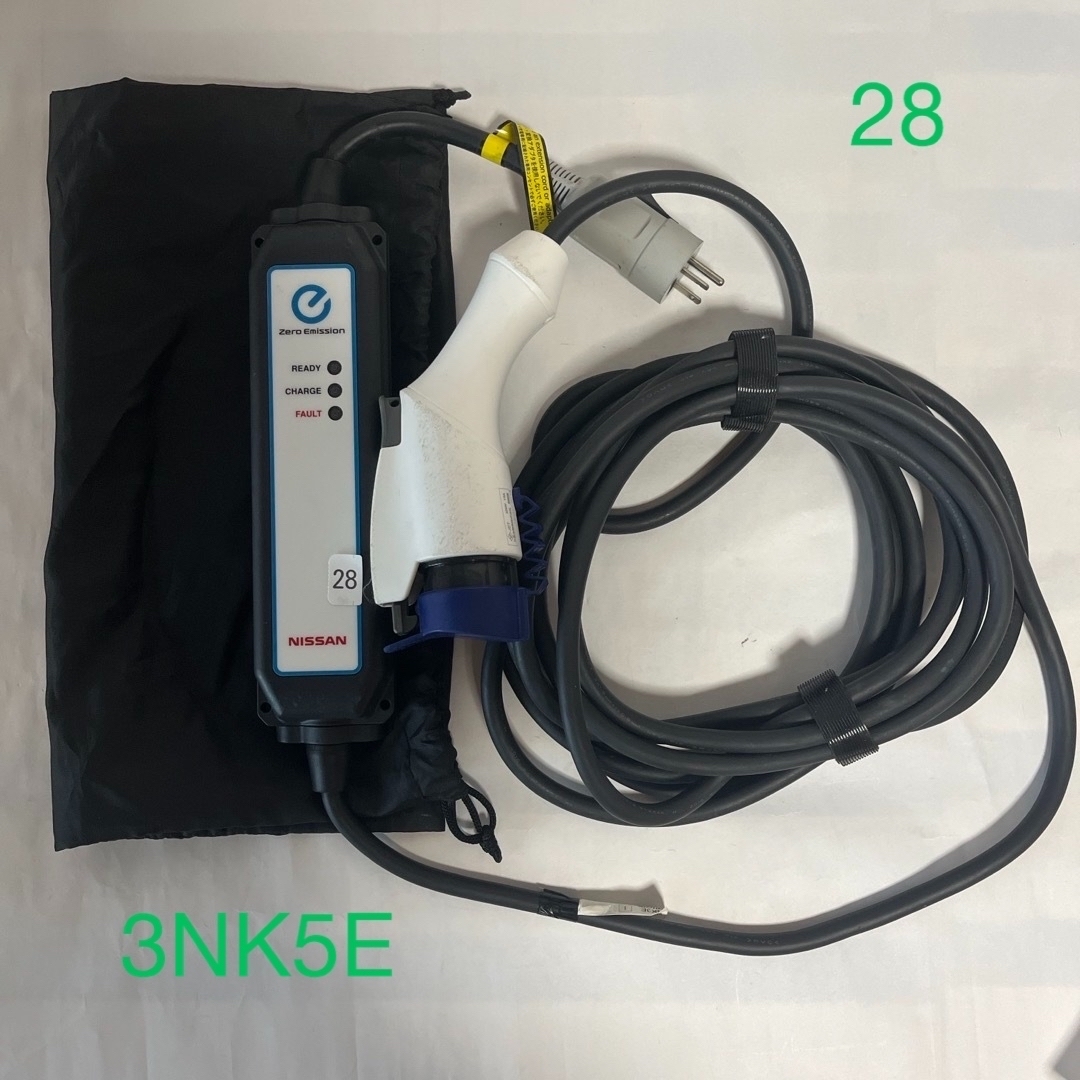 28 【送料込】 純正 日産リーフ 充電ケーブル 3NK5E 28 【送料込】 純正 日産リーフ 充電ケーブル 3NK5E