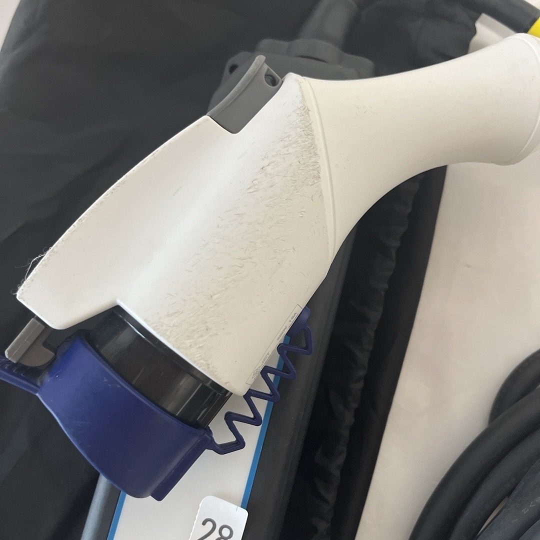 28 【送料込】 純正 日産リーフ 充電ケーブル 3NK5E 28 【送料込】 純正 日産リーフ 充電ケーブル 3NK5E