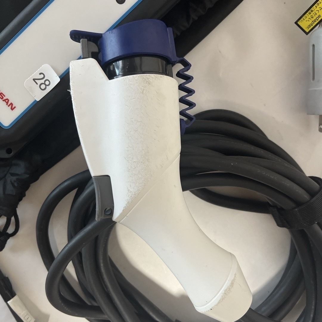 28 【送料込】 純正 日産リーフ 充電ケーブル 3NK5E 28 【送料込】 純正 日産リーフ 充電ケーブル 3NK5E