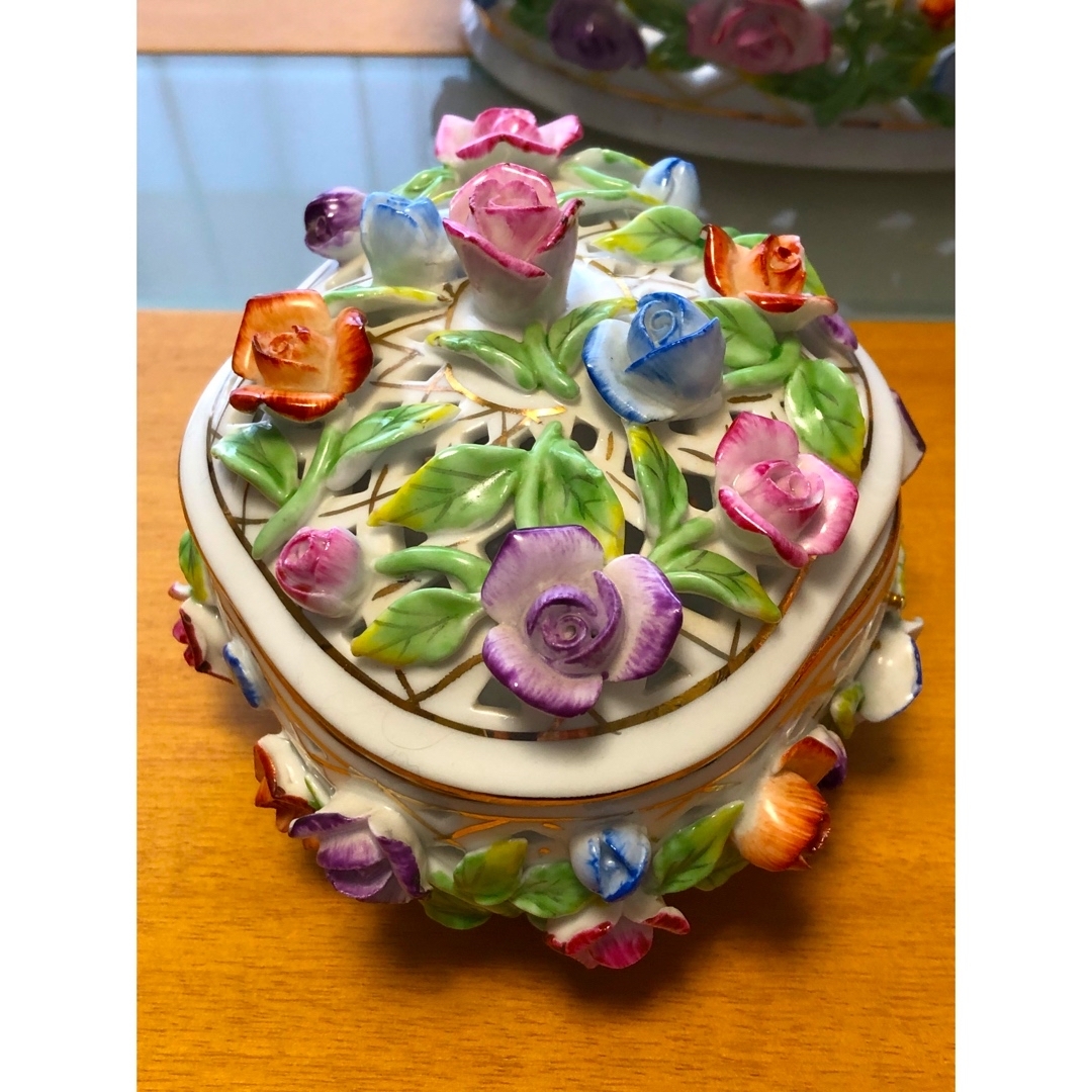 ヨーロピアンラブ 陶器製 菓子入れ 取っ手付き 花柄 薔薇 果物 ヨーロピアンラブ 陶器製 菓子入れ 取っ手付き 花柄 薔薇 果物