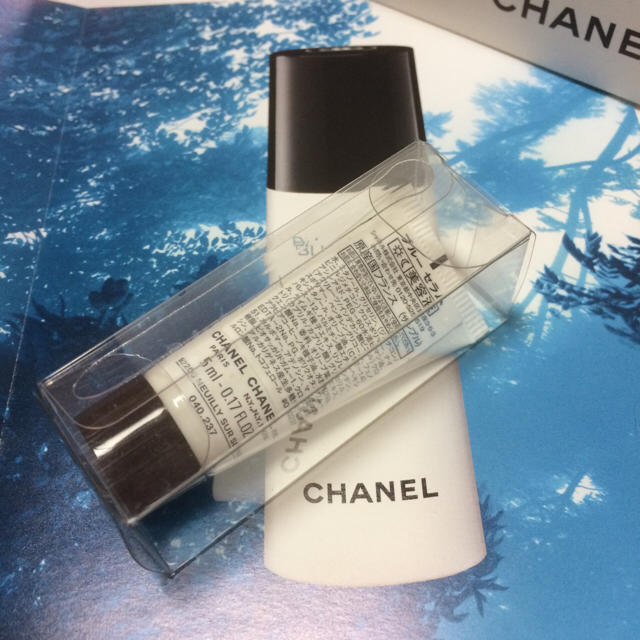 CHANEL(シャネル)の【新品】CHANEL/ブルーセラム〈5ml〉 コスメ/美容のスキンケア/基礎化粧品(美容液)の商品写真