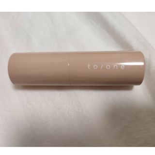 コスメキッチン(Cosme Kitchen)のto/one　トーン　ルミナイザー バー　03　ラベンダー(フェイスカラー)