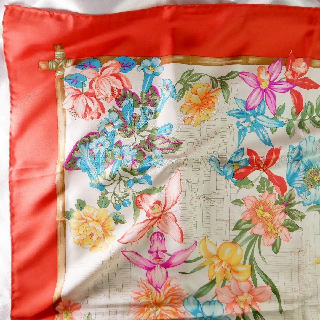 GUCCI - GUCCI スカーフ 花柄 フローラ レッド シルク 大判の GUCCI - GUCCI スカーフ 花柄 フローラ レッド シルク 大判の