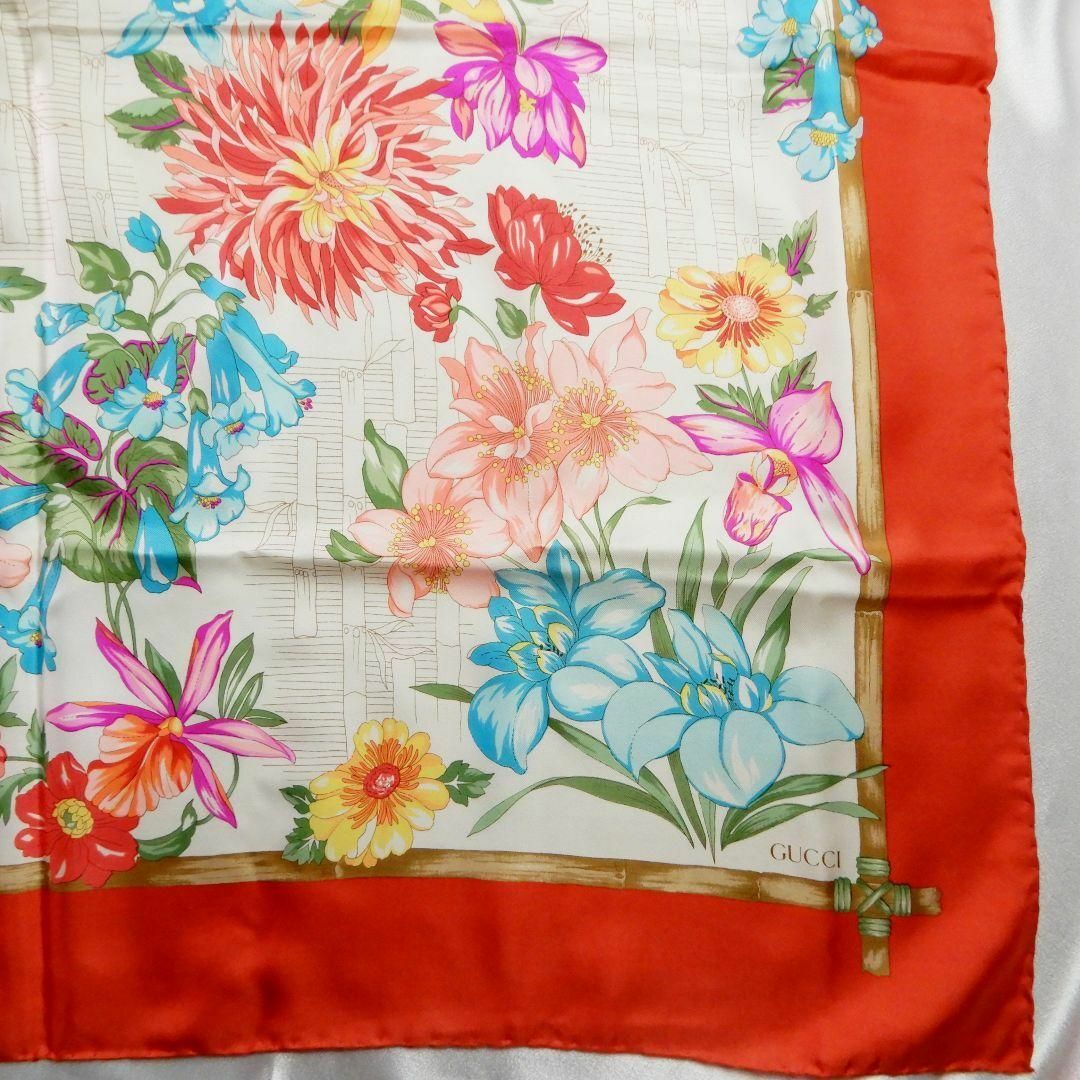 GUCCI - GUCCI スカーフ 花柄 フローラ レッド シルク 大判の GUCCI - GUCCI スカーフ 花柄 フローラ レッド シルク 大判の