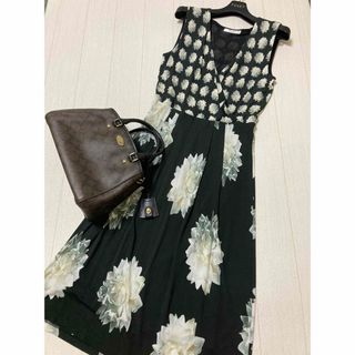 美品マックスマーラ花柄ワンピースカシュクールフラワー 美品マックスマーラ花柄ワンピースカシュクールフラワー