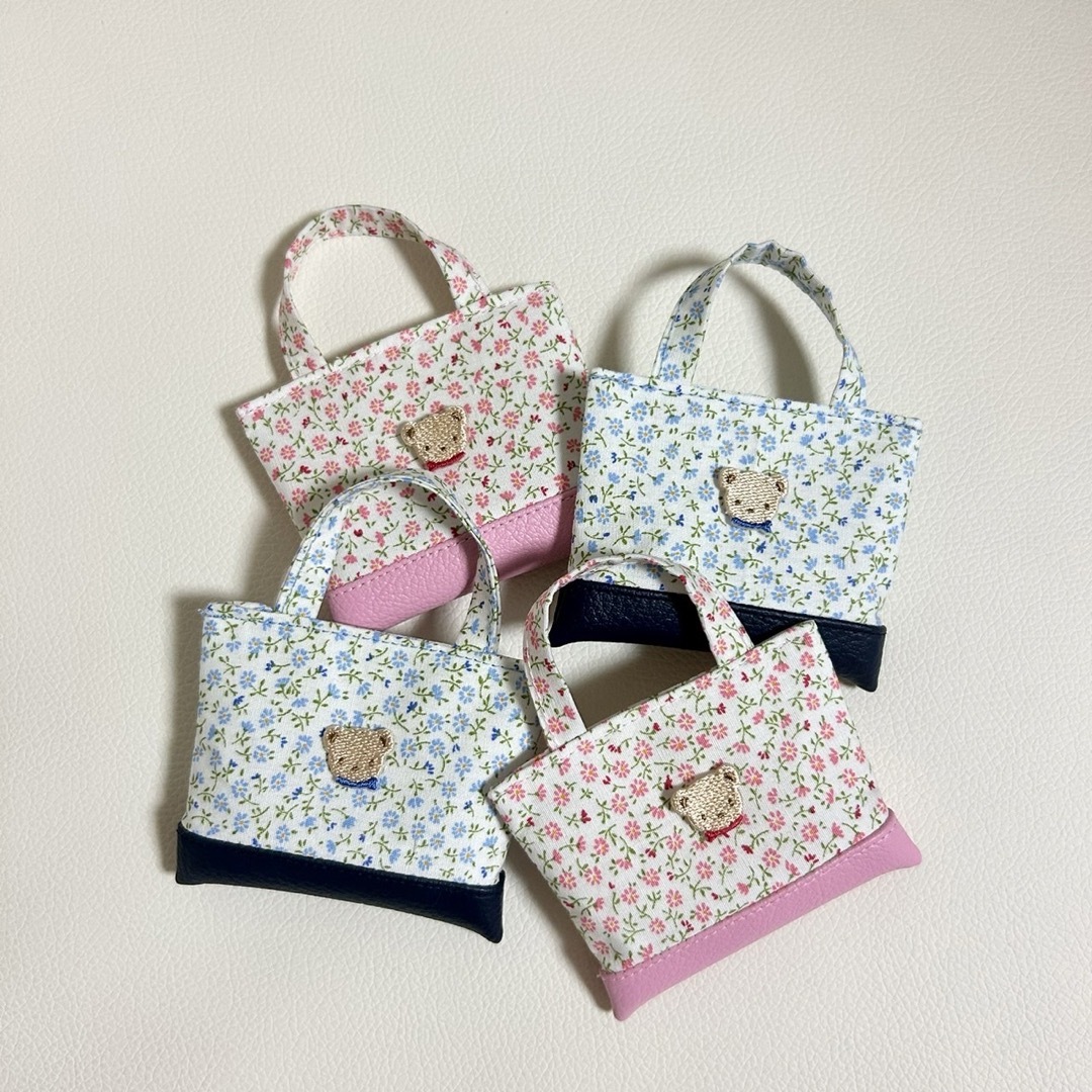 ミニバックチャーム♡キーホルダー♡ファミリアワッペン♡花柄 ミニバックチャーム♡キーホルダー♡ファミリアワッペン♡花柄