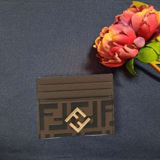 FENDI(名刺入れ/定期入れ)のフリマアイテム一覧 FENDI(名刺入れ/定期入れ)のフリマアイテム一覧