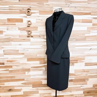 エスカーダ(ESCADA)の【エスカーダ】ジャケット スカート スーツ セットアップ ストライプ 36グレー(スーツ)