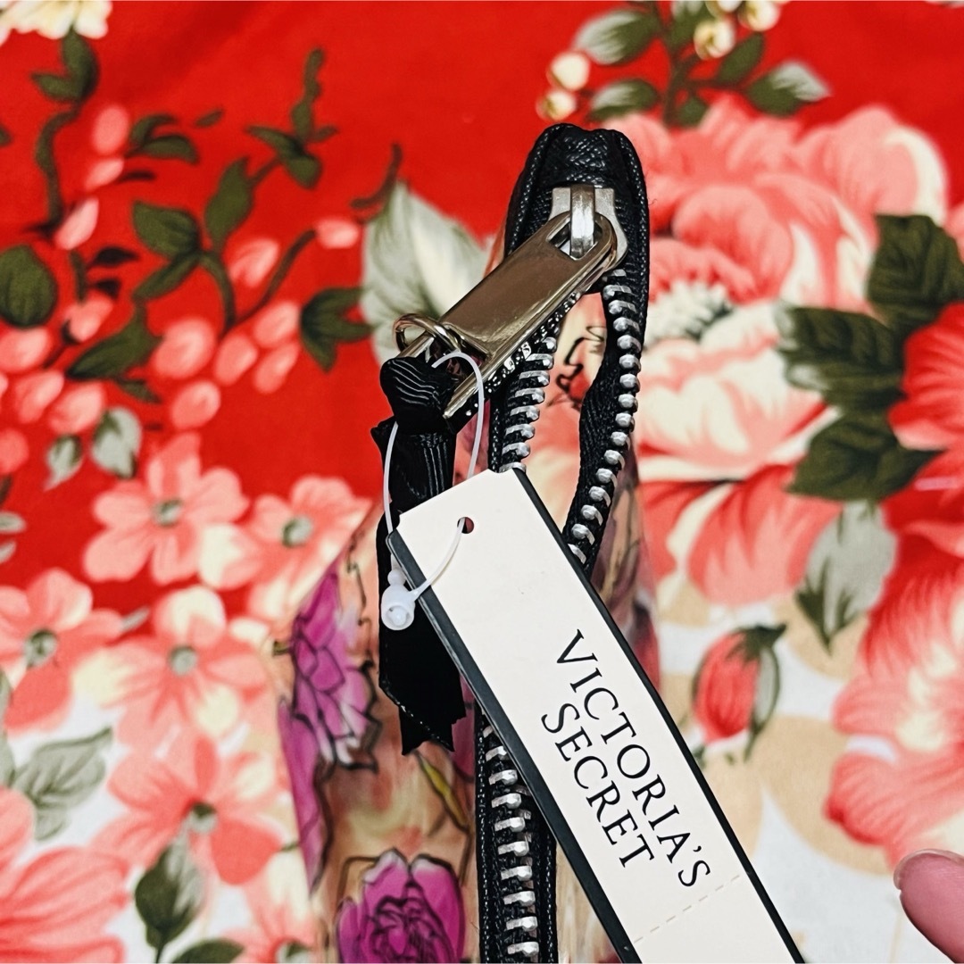 Victoria's Secret(ヴィクトリアズシークレット)の★Victoria's Secret★ビニールクリアポーチ★花柄プリント★コスメ レディースのファッション小物(ポーチ)の商品写真