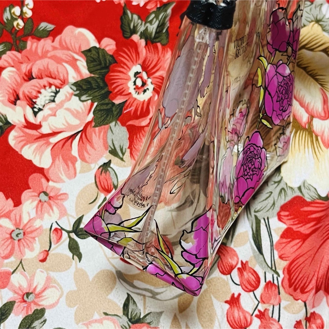 Victoria's Secret(ヴィクトリアズシークレット)の★Victoria's Secret★ビニールクリアポーチ★花柄プリント★コスメ レディースのファッション小物(ポーチ)の商品写真
