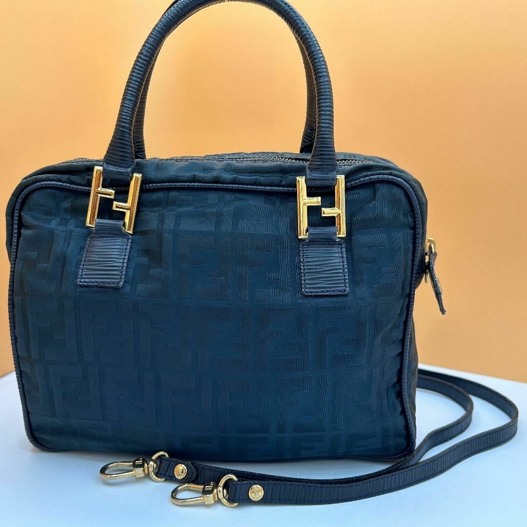 ✨美品✨FENDI 2way ショルダーバッグ 斜め掛け ズッカ柄 FF金具 ✨美品✨FENDI 2way ショルダーバッグ 斜め掛け ズッカ柄 FF金具