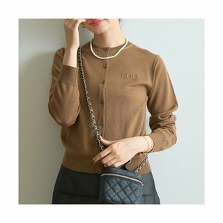 ルージュヴィフラクレ(Rouge vif la cle)の【キャメル】ロゴ刺繍カーディガン(カーディガン)
