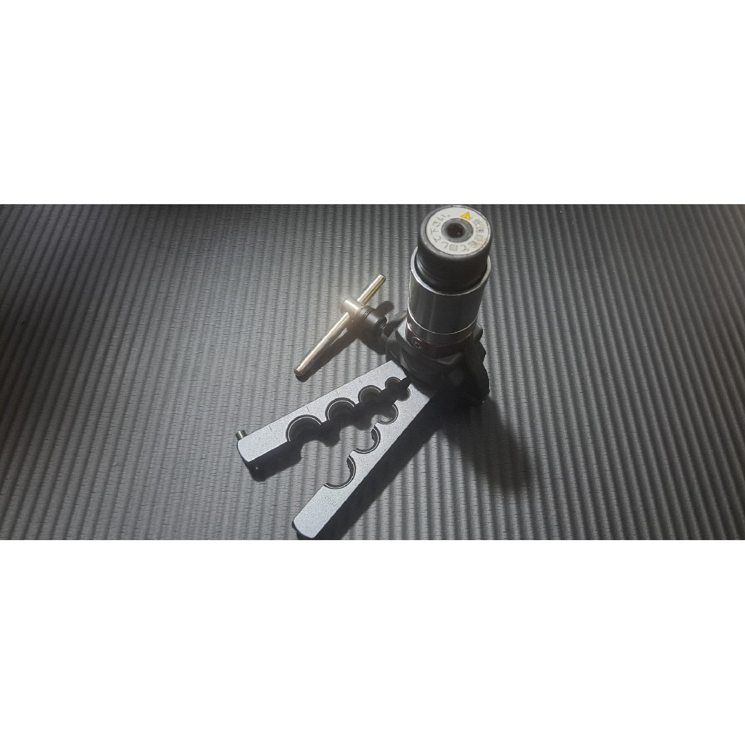 中古 BBK 超軽量フレアツール(シリンダー付) 700-DPC、 苦き 中古 BBK 超軽量フレアツール(シリンダー付) 700-DPC、 苦き