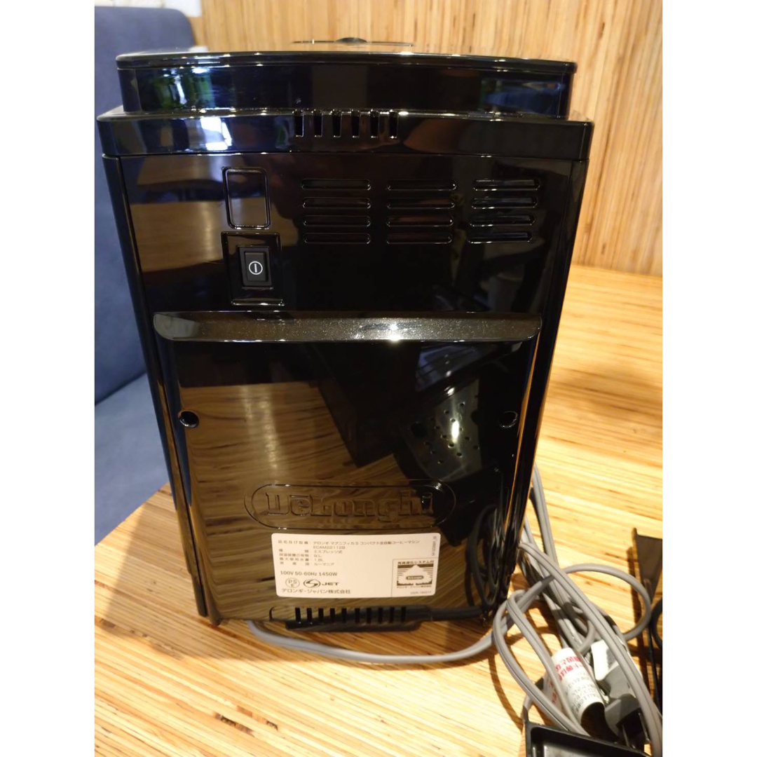 DeLonghi(デロンギ)のデロンギ マグニフィカS ECAM22112B コンパクト全自動コーヒーマシン スマホ/家電/カメラの調理家電(コーヒーメーカー)の商品写真