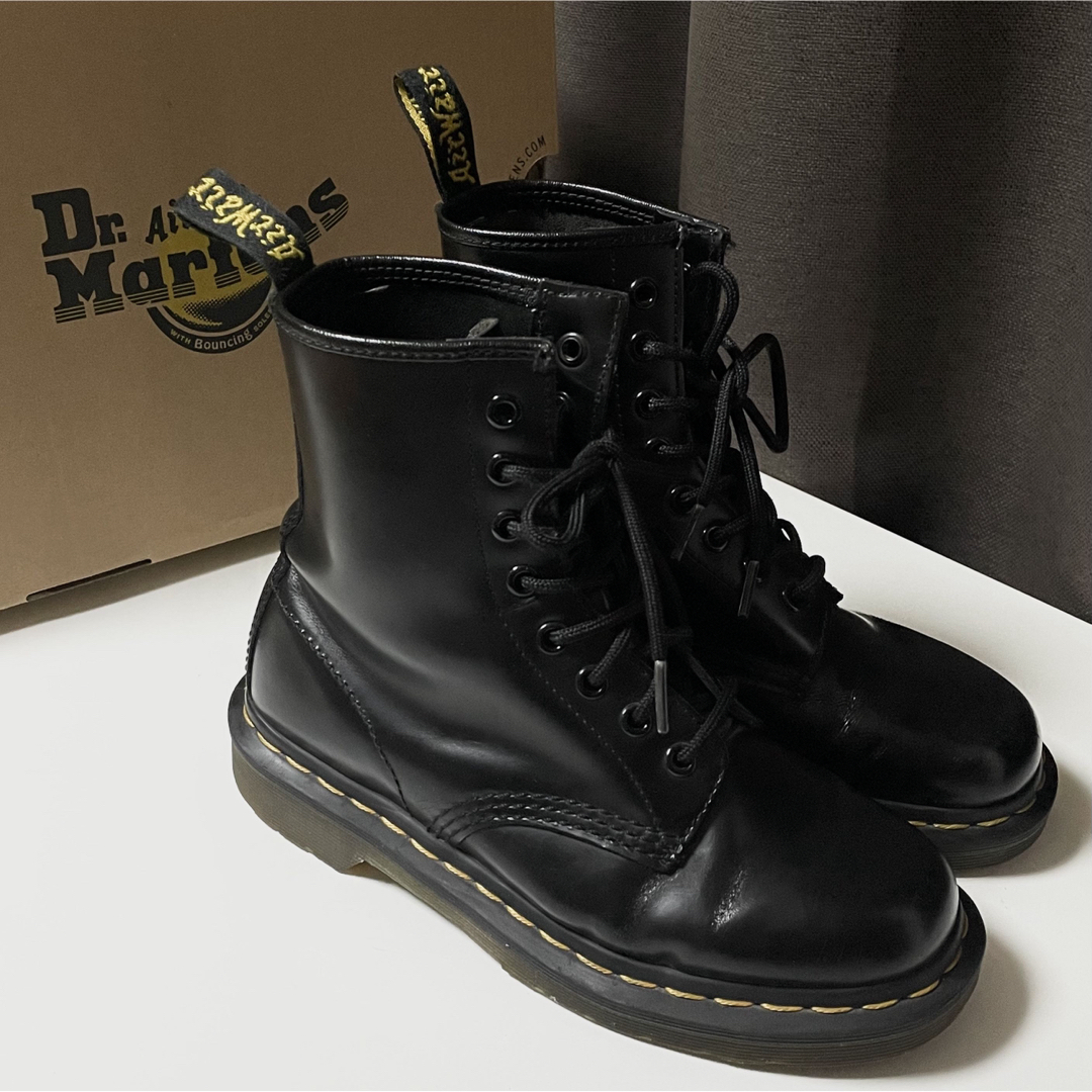 Dr. Martens 8ホール レザー ブーツ 黒 (箱付き) Dr. Martens 8ホール レザー ブーツ 黒 (箱付き)