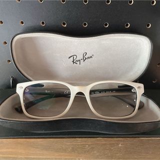 Ray-Ban(ホワイト/白色系)のフリマアイテム一覧 Ray-Ban(ホワイト/白色系)のフリマアイテム一覧