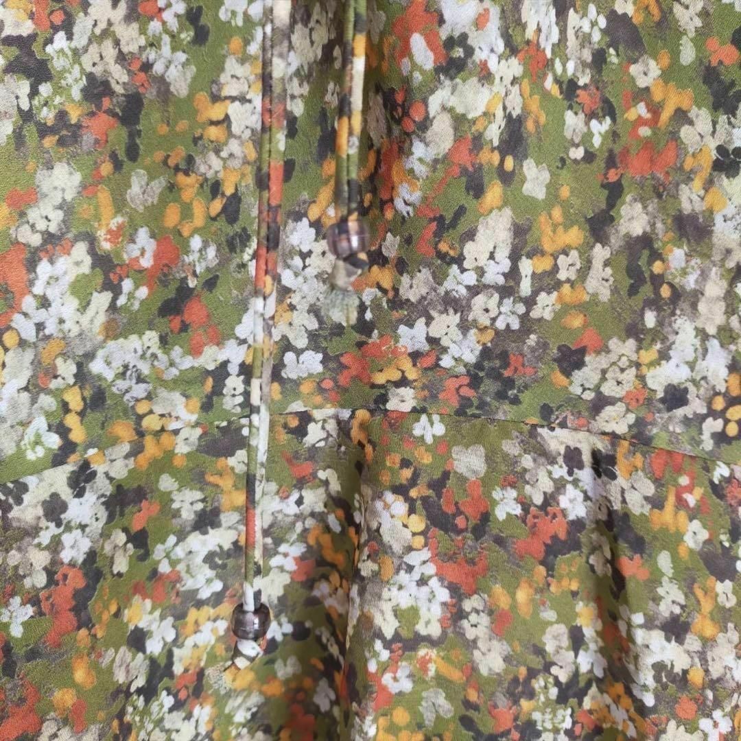 FOREVER 21(フォーエバートゥエンティーワン)のForever21 スカート フレア 総柄 小花柄 緑系 C333 レディースのスカート(ひざ丈スカート)の商品写真