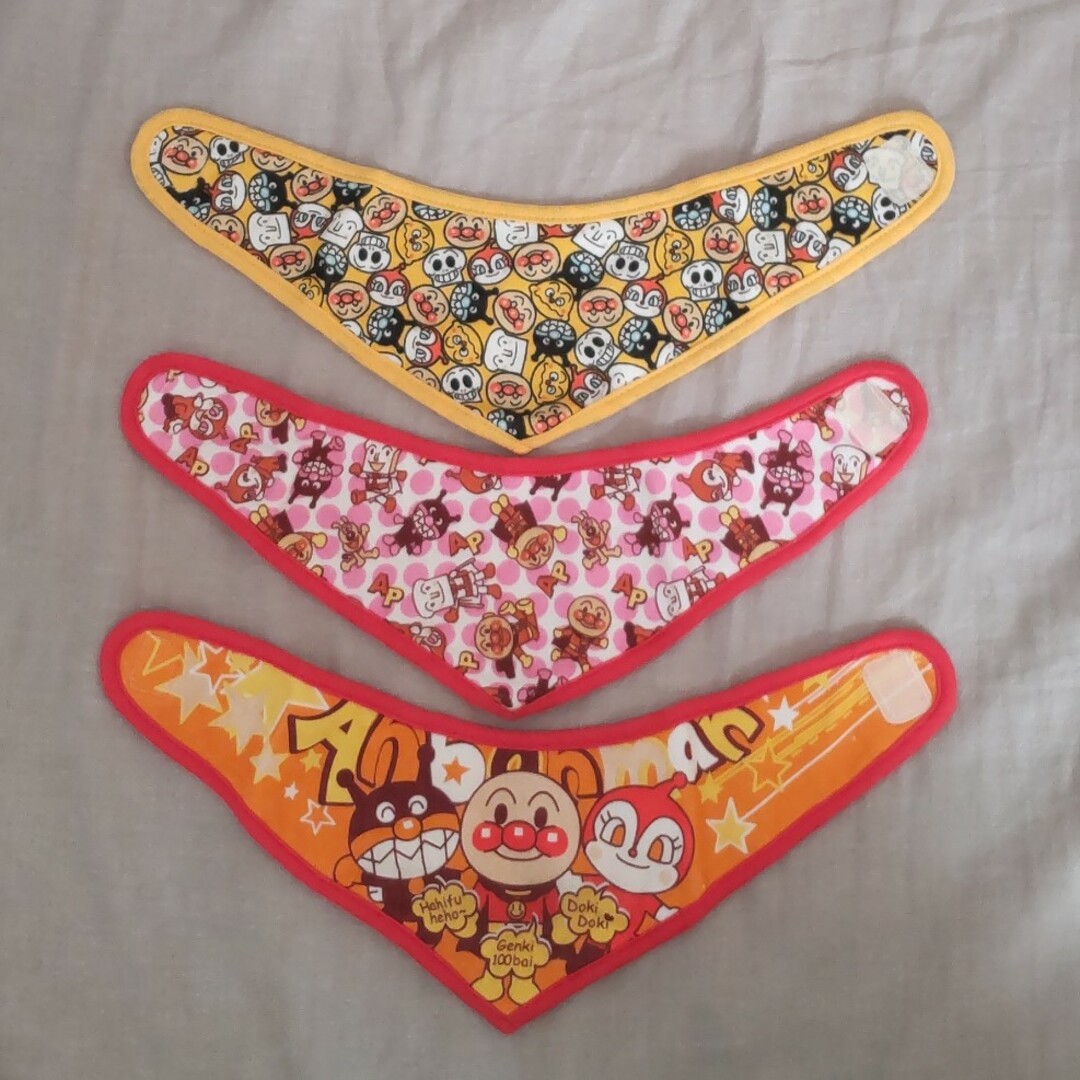 アンパンマン(アンパンマン)のアンパンマン スタイ3枚セット キッズ/ベビー/マタニティのこども用ファッション小物(ベビースタイ/よだれかけ)の商品写真