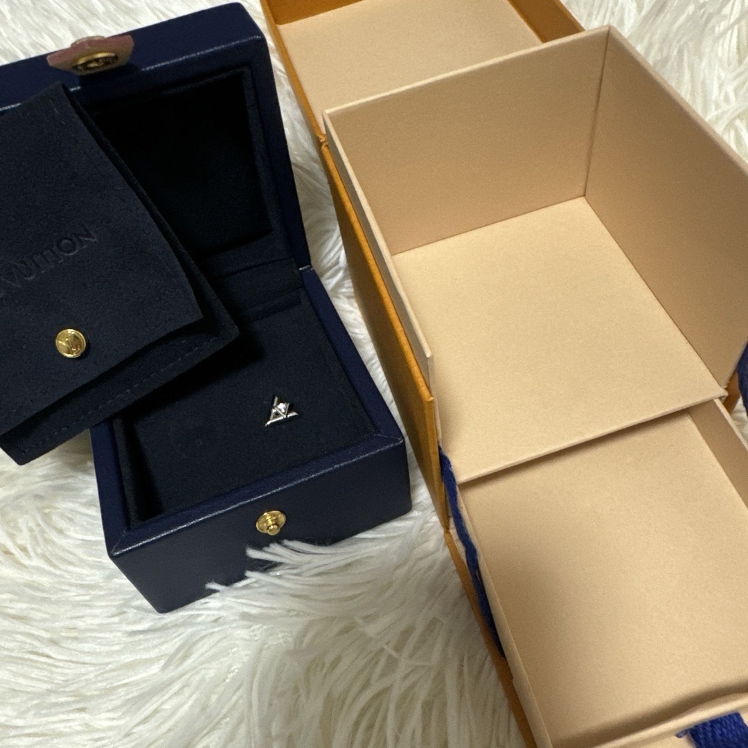 LOUIS VUITTON - ピアス LV ヴォルト ワン(ホワイトゴールド LOUIS VUITTON - ピアス LV ヴォルト ワン(ホワイトゴールド