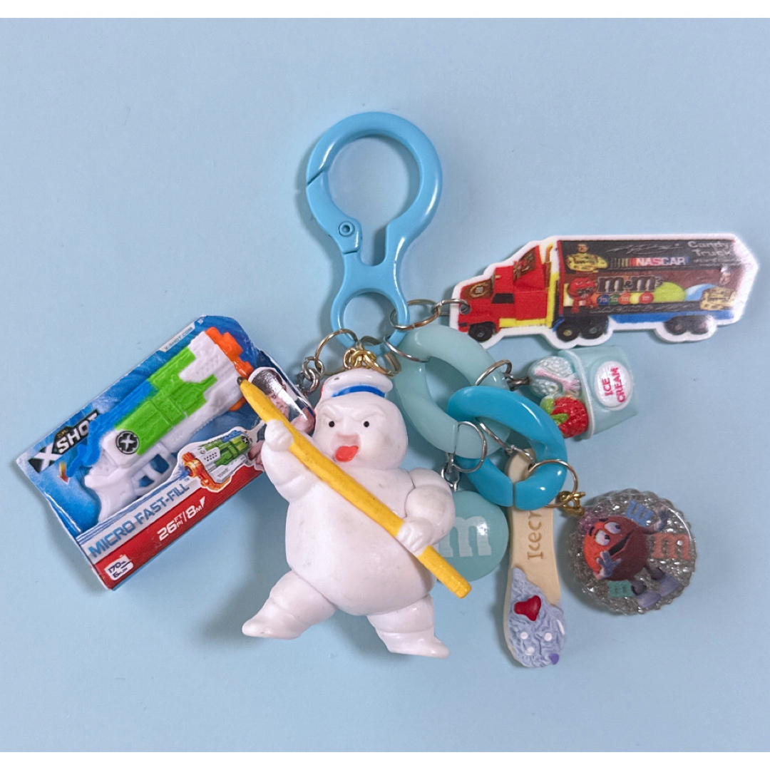 じゃらじゃらキーホルダー🤛突撃‼️ ハンドメイドのアクセサリー(キーホルダー/ストラップ)の商品写真