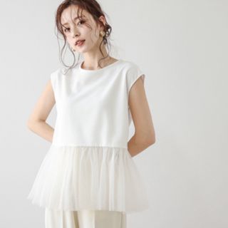 新品未使用　チュール ペプラム トップス フレンチスリーブ (シャツ/ブラウス(半袖/袖なし))