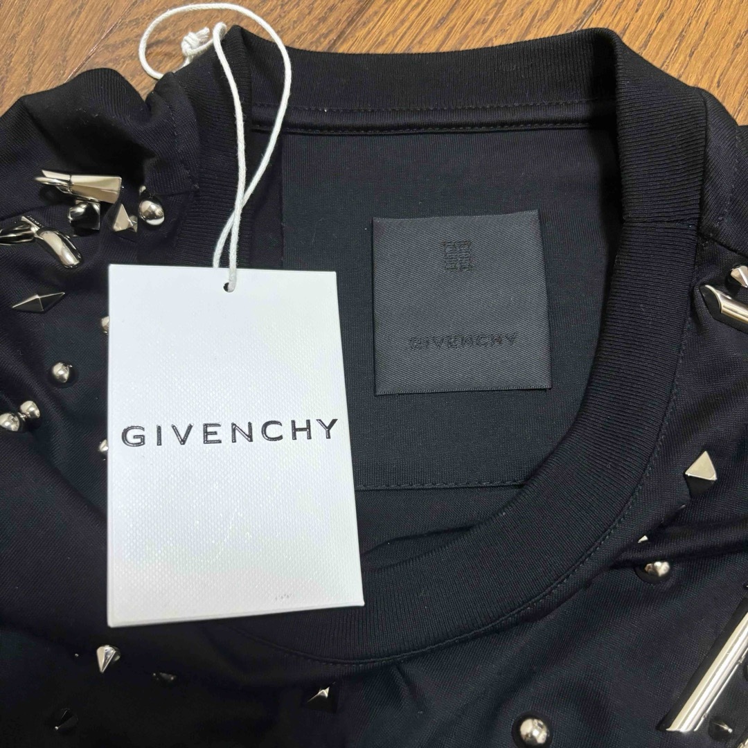 GIVENCHY - givenchy スタッズ tシャツの通販 by .|ジバンシィ GIVENCHY - givenchy スタッズ tシャツの通販 by .|ジバンシィ