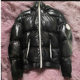 MONCLER(ダウンジャケット)のフリマアイテム一覧 MONCLER(ダウンジャケット)のフリマアイテム一覧