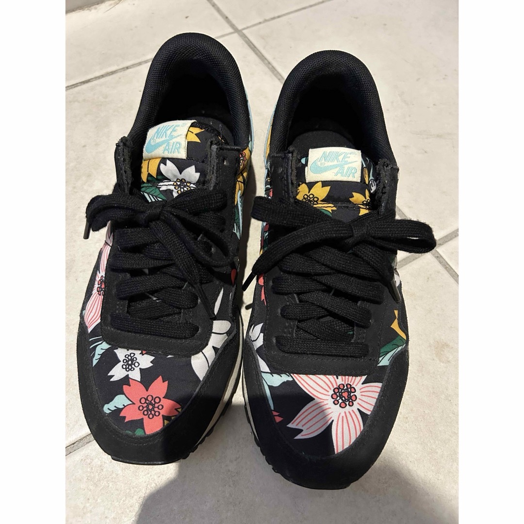 NIKE - ナイキ エアー 花柄スニーカーの通販 by しゅか's shop NIKE - ナイキ エアー 花柄スニーカーの通販 by しゅか's shop