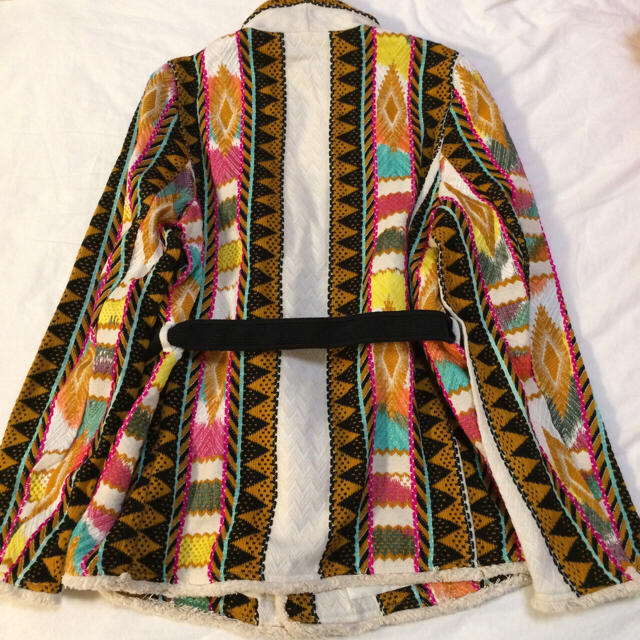 H&M(エイチアンドエム)の刺繍ジャケット レディースのジャケット/アウター(ノーカラージャケット)の商品写真