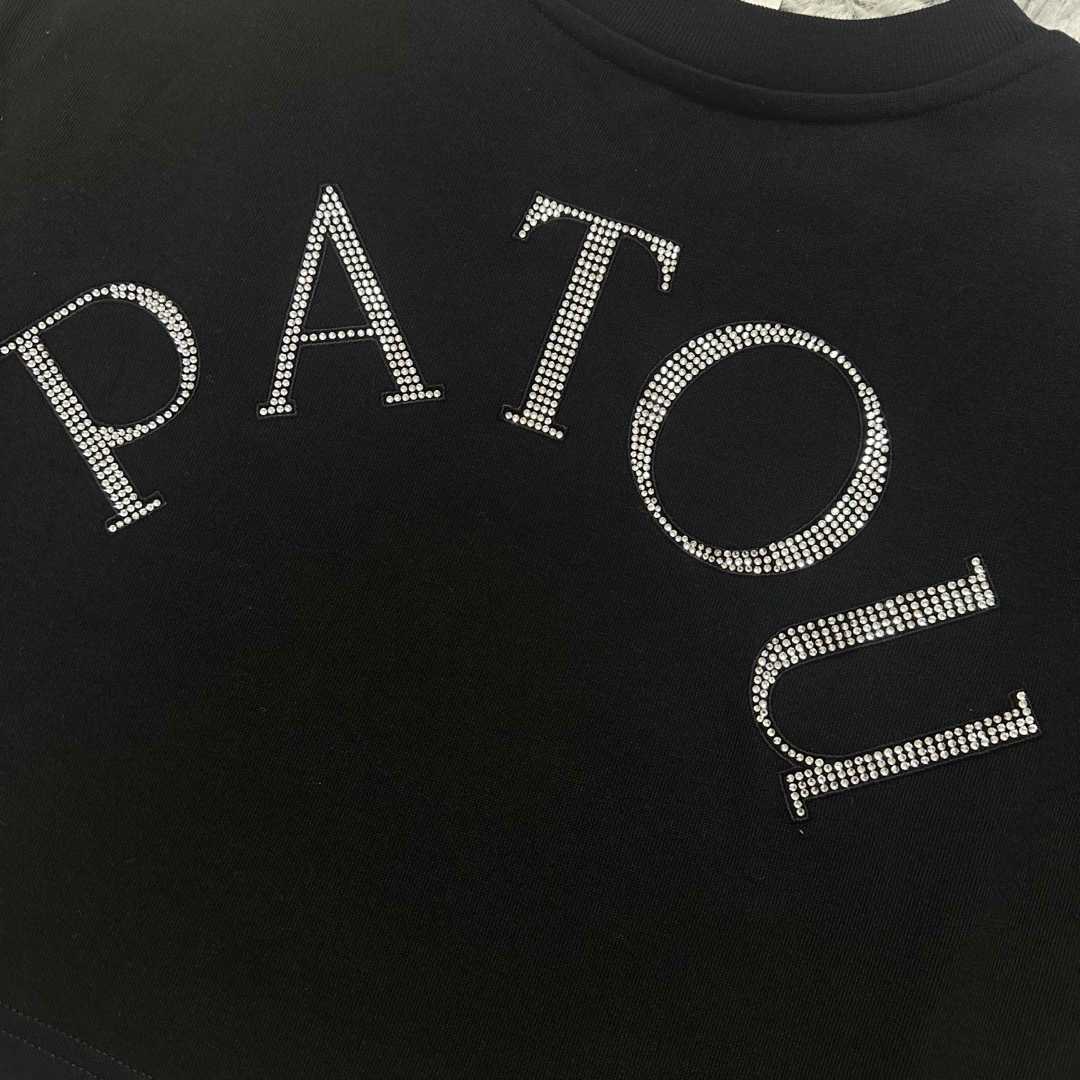 新品タグ付き 大人気‼︎ PATOU ディテール パトゥ クロップドTシャツ 新品タグ付き 大人気‼︎ PATOU ディテール パトゥ クロップドTシャツ