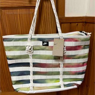 ナイキ(NIKE)の【直販限定商品】新品未使用ナイキ スポーツウィメンズ NIKEトート (26L)(トートバッグ)