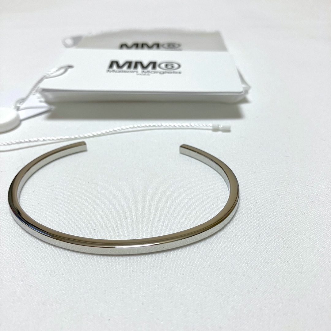MM6 - 新品 4 23aw マルジェラ MM6 ブランドロゴ カフ ブレス MM6 - 新品 4 23aw マルジェラ MM6 ブランドロゴ カフ ブレス