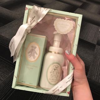 レメルヴェイユーズラデュレ(Les Merveilleuses LADUREE)のレ・メルヴェイユーズ・ラデュレ ボディソープ&ローション セット(ボディソープ/石鹸)