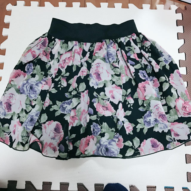 SWEET.B(スウィートビー)の花柄スカート レディースのスカート(ひざ丈スカート)の商品写真