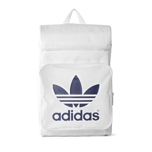 adidas(アディダス)の白【新品/即納OK】adidas オリジナルス リュック バックパック ホワイト レディースのバッグ(リュック/バックパック)の商品写真