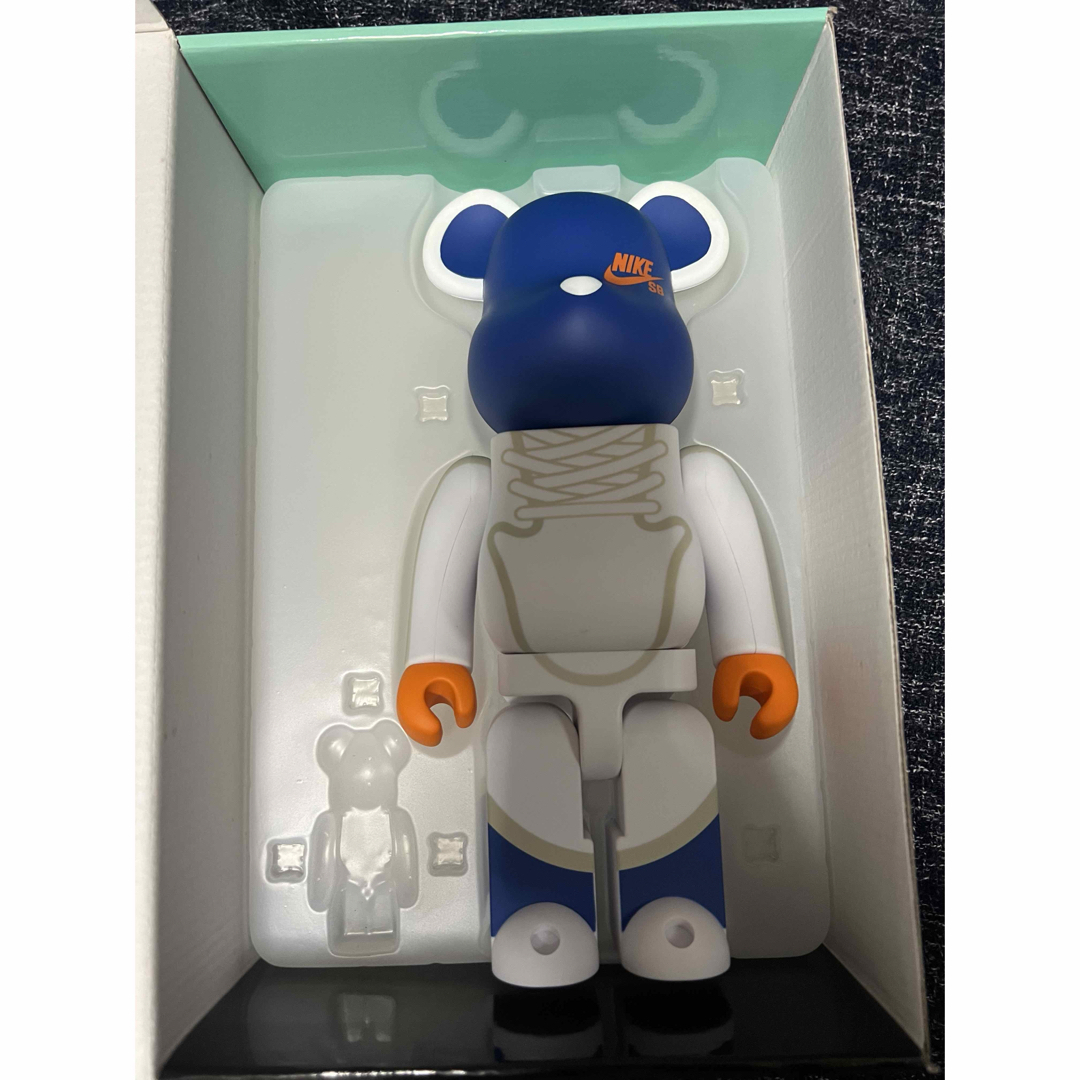 ベアブリック NIKE SB BE@RBRICK 400% whiteフィギュア ベアブリック NIKE SB BE@RBRICK 400% whiteフィギュア