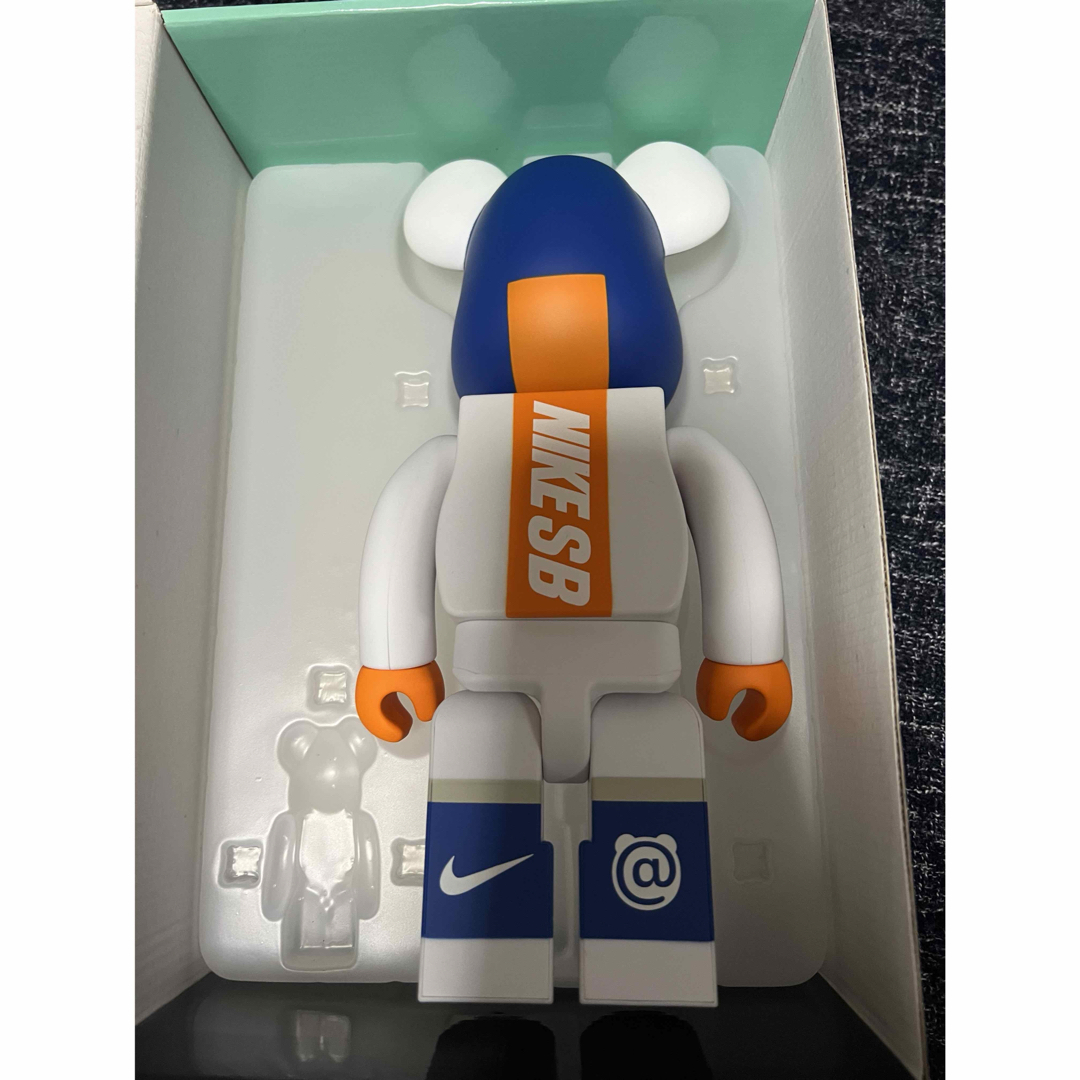 ベアブリック NIKE SB BE@RBRICK 400% whiteフィギュア ベアブリック NIKE SB BE@RBRICK 400% whiteフィギュア
