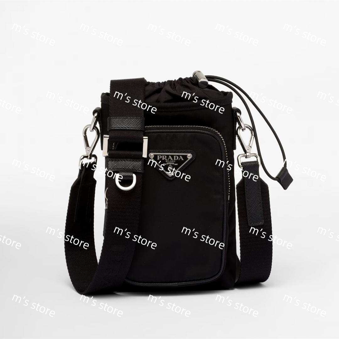 PRADA(プラダ)の新品 定価以下 PRADA プラダ Re-Nylonスマートフォンケース レディースのバッグ(ショルダーバッグ)の商品写真