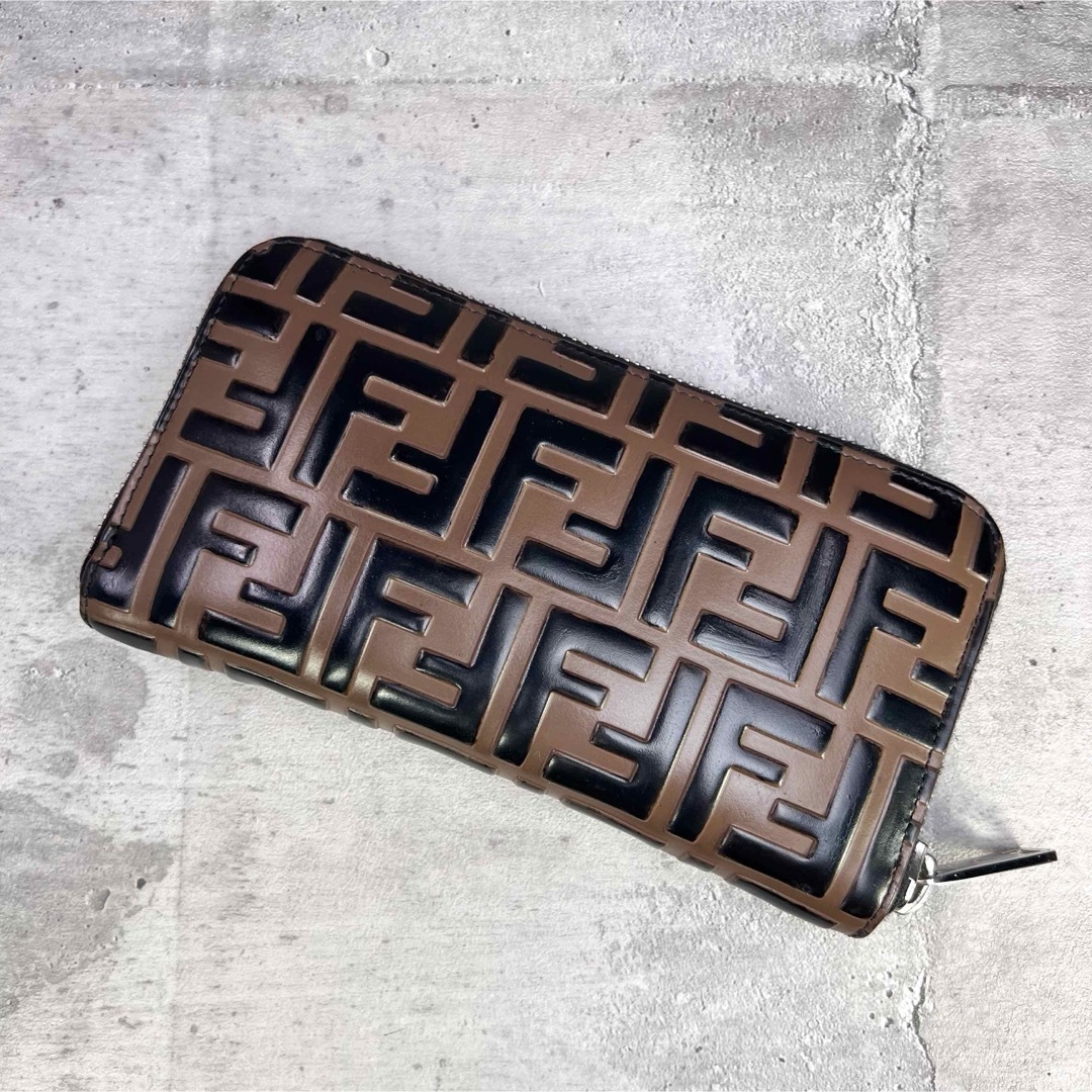 極美品 FENDI FFロゴ エンボス ズッカ 長財布 ラウンド 極美品 FENDI FFロゴ エンボス ズッカ 長財布 ラウンド
