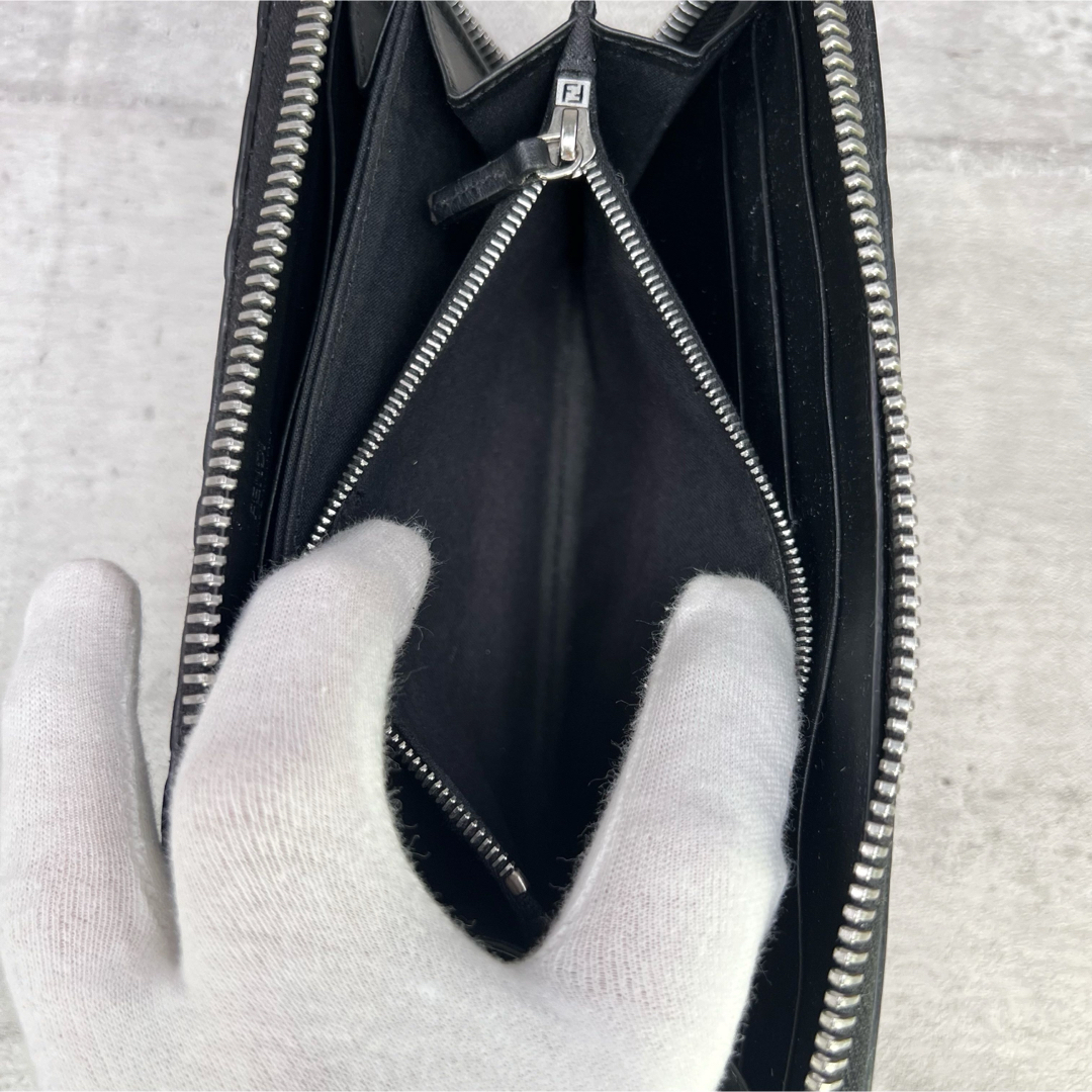 極美品 FENDI FFロゴ エンボス ズッカ 長財布 ラウンド 極美品 FENDI FFロゴ エンボス ズッカ 長財布 ラウンド
