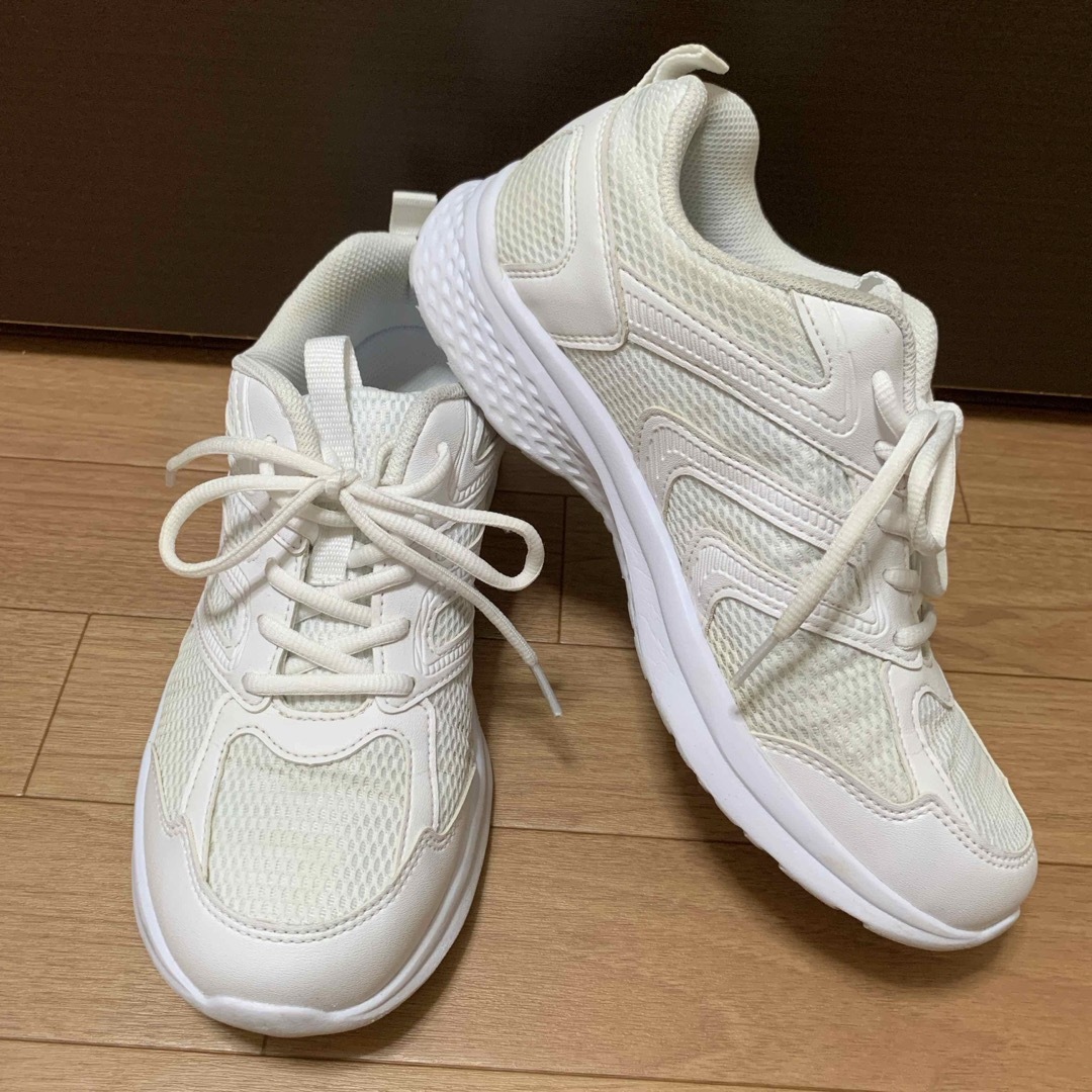 SPALDING - 25.5 4E SPALDINGスニーカー 白の通販 by たまちゃん SPALDING - 25.5 4E SPALDINGスニーカー 白の通販 by たまちゃん